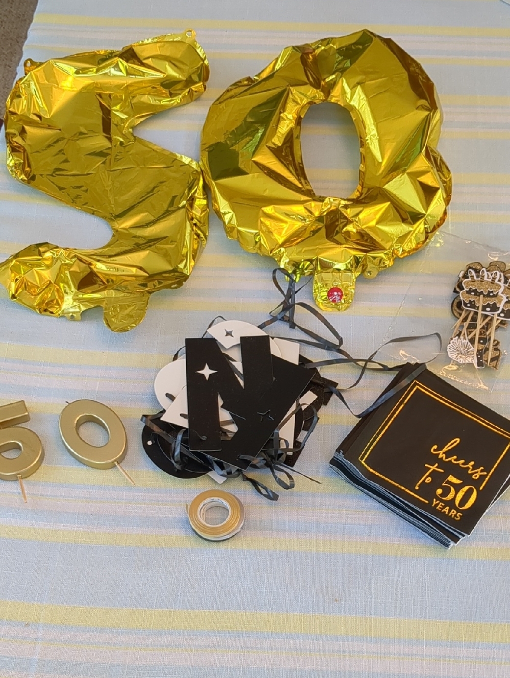 Gold 50th Anniversary Party Balloon & Decor Set